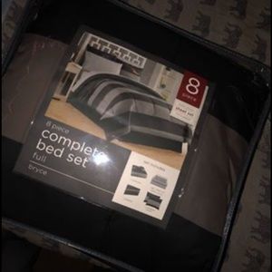 NWT Full Sized 8 Piece Bedding Set